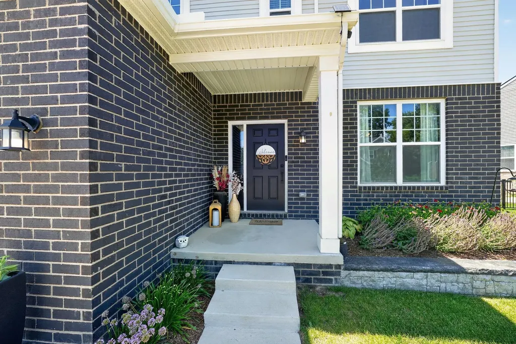 51681 Maple Leaf Drive Unknown City MI 48042