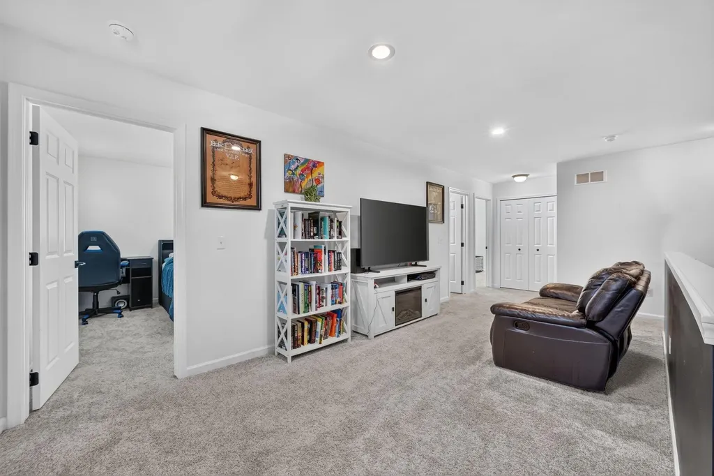 51681 Maple Leaf Drive Unknown City MI 48042