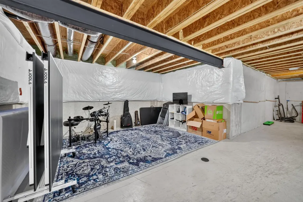 51681 Maple Leaf Drive Unknown City MI 48042