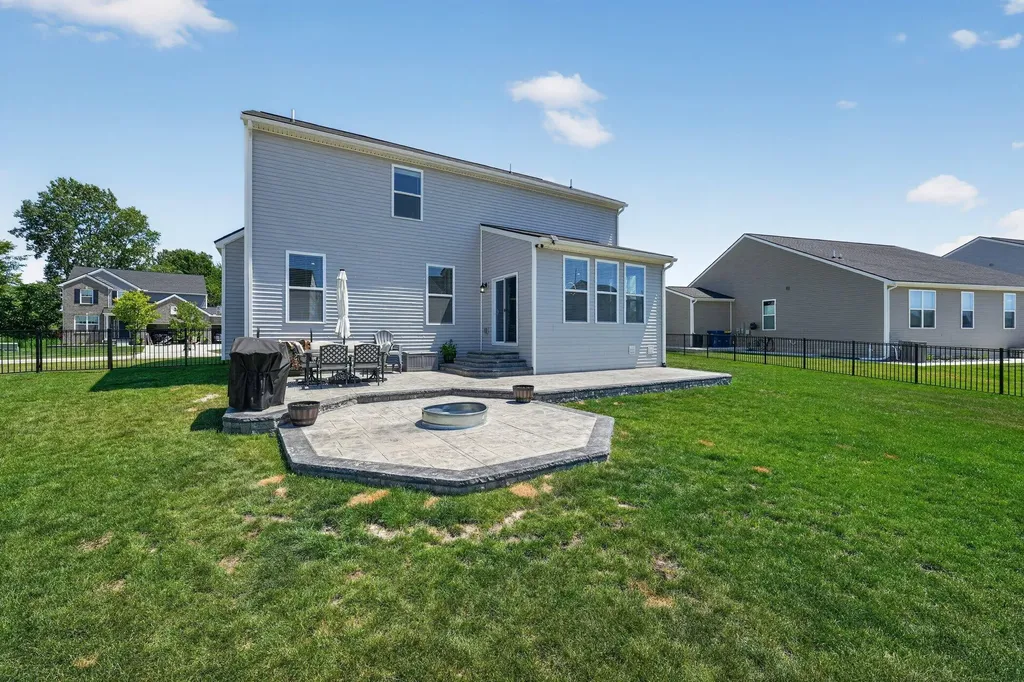 51681 Maple Leaf Drive Unknown City MI 48042