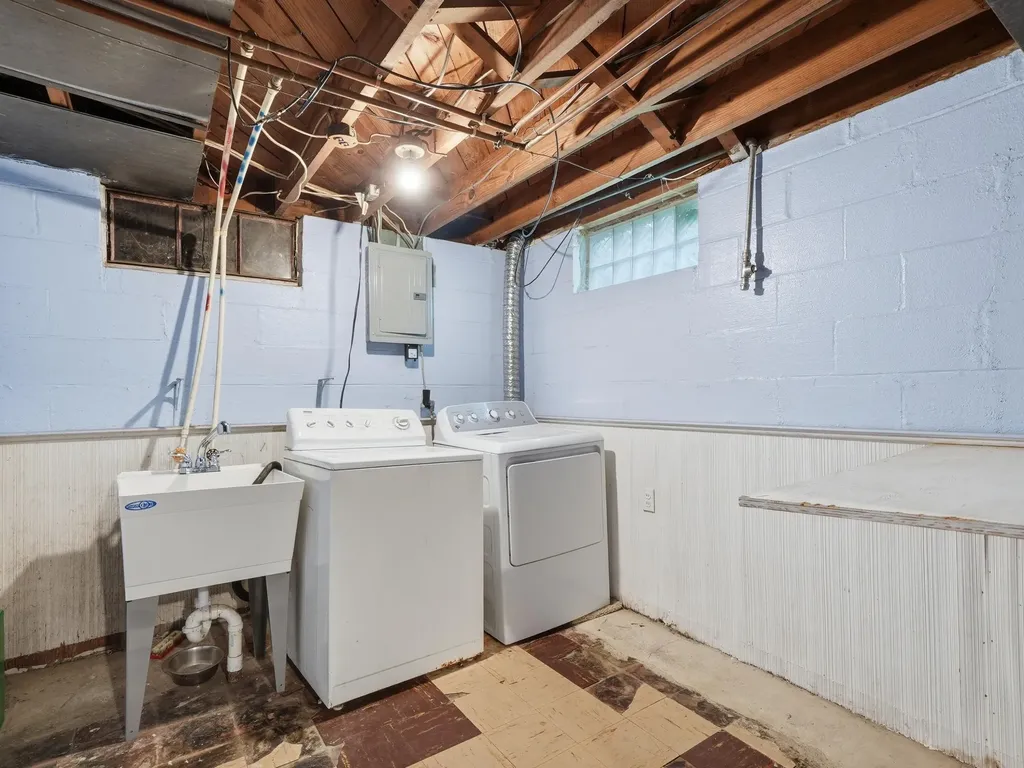 15943 Kinloch Street Redford Charter Township MI 48239