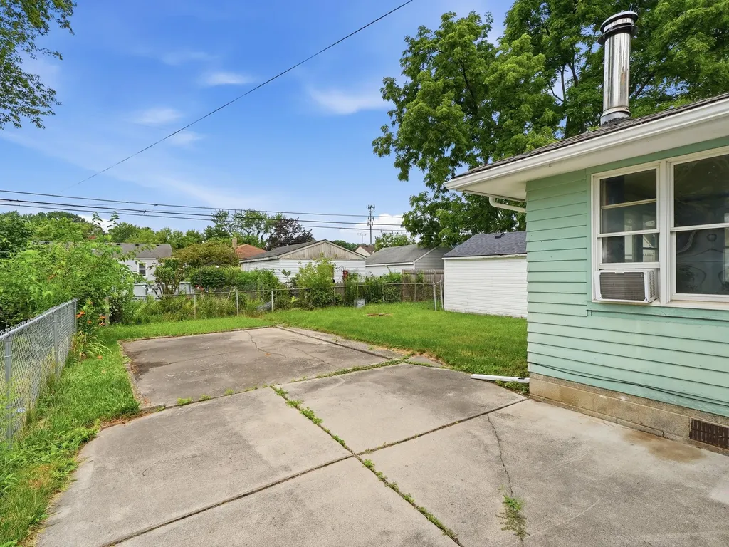 15943 Kinloch Street Redford Charter Township MI 48239