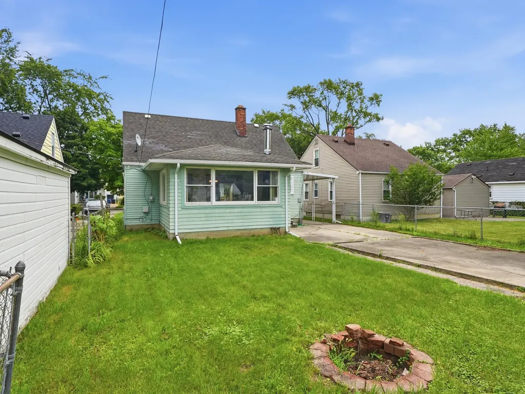 15943 Kinloch Street Redford Charter Township MI 48239