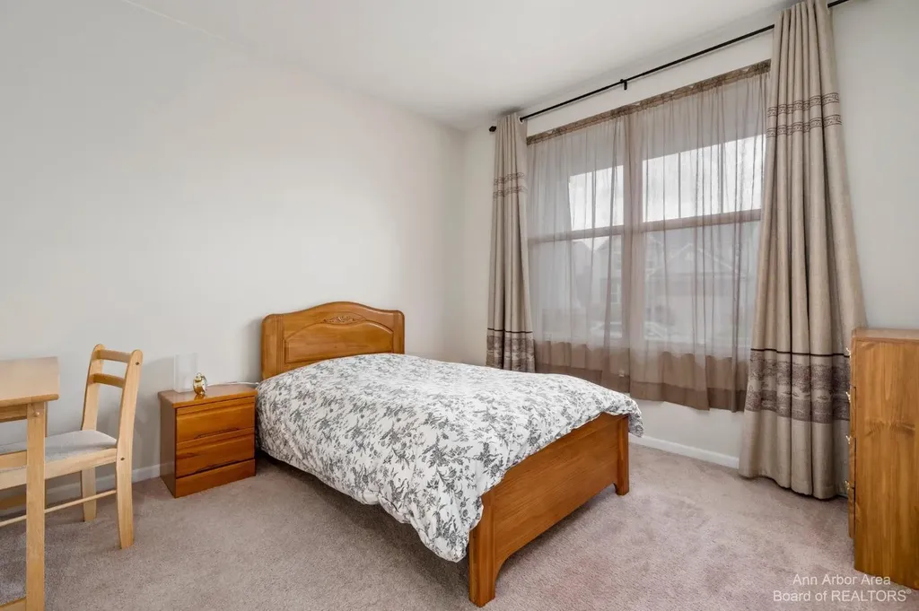 638 Holmdale Way Pittsfield Charter Township MI 48108