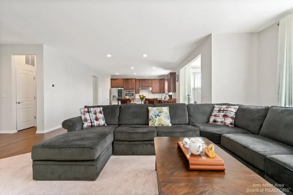 638 Holmdale Way Pittsfield Charter Township MI 48108
