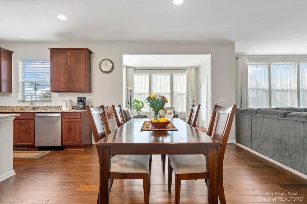 638 Holmdale Way Pittsfield Charter Township MI 48108