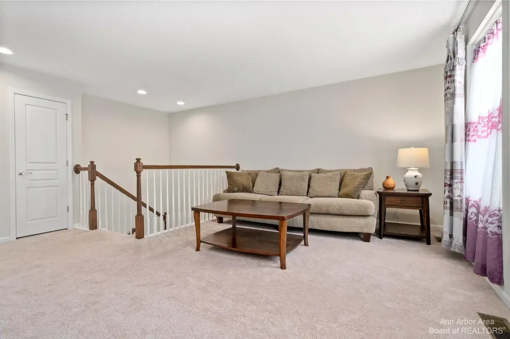 638 Holmdale Way Pittsfield Charter Township MI 48108