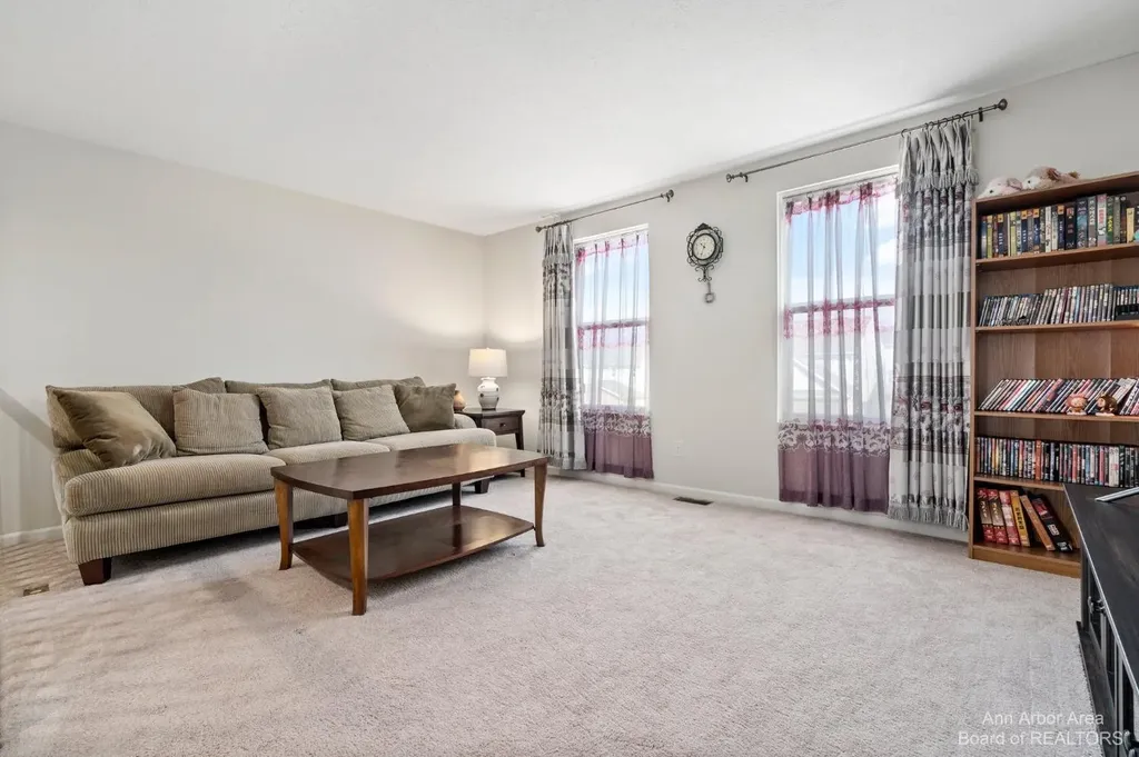 638 Holmdale Way Pittsfield Charter Township MI 48108