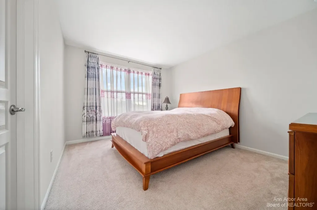 638 Holmdale Way Pittsfield Charter Township MI 48108