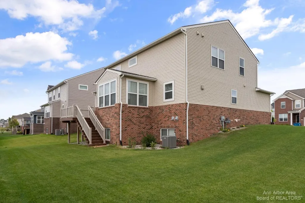 638 Holmdale Way Pittsfield Charter Township MI 48108