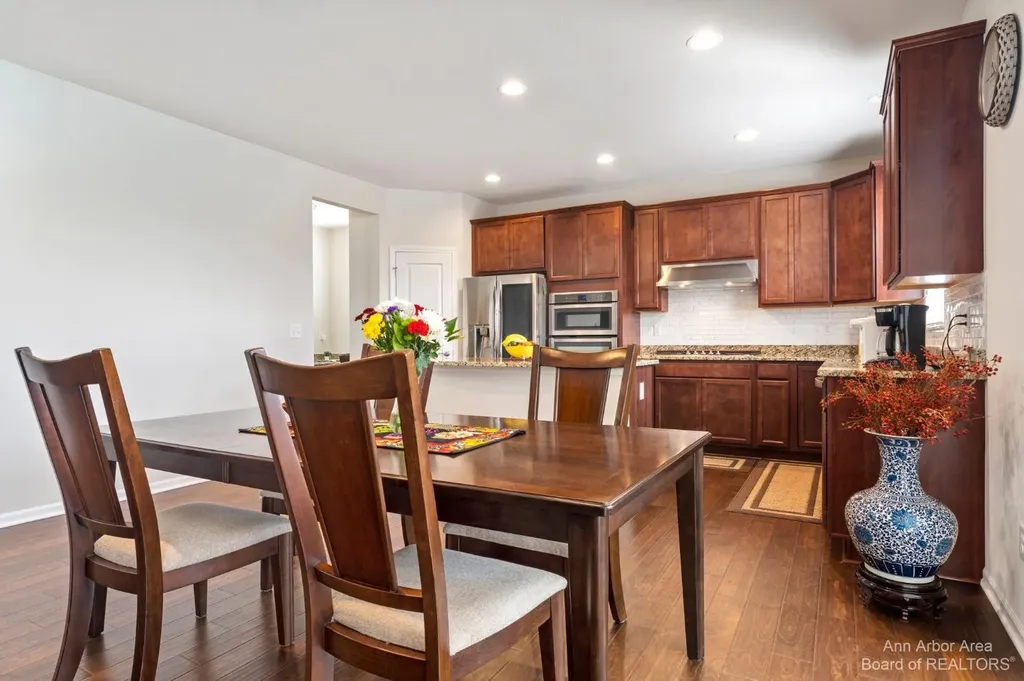 638 Holmdale Way Pittsfield Charter Township MI 48108