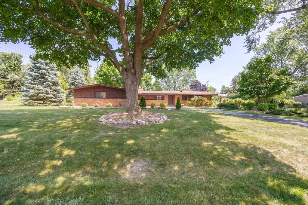 1521 Ledbury Drive Bloomfield Charter Township MI 48304