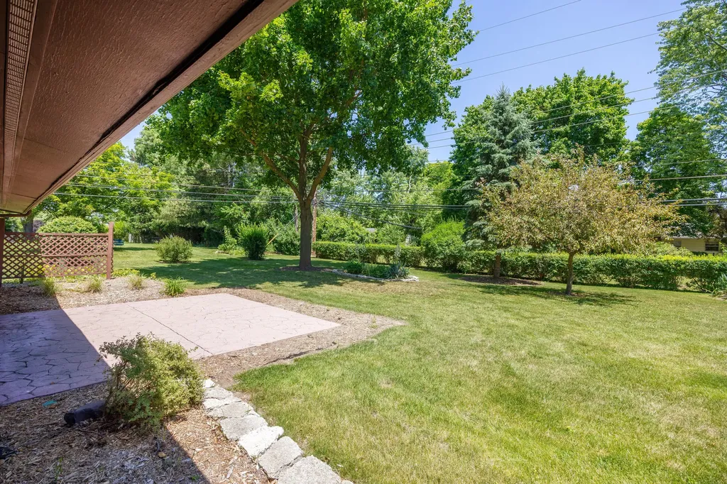 1521 Ledbury Drive Bloomfield Charter Township MI 48304