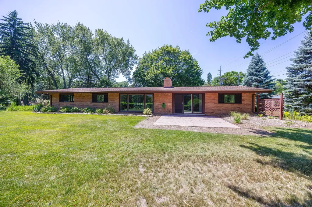 1521 Ledbury Drive Bloomfield Charter Township MI 48304