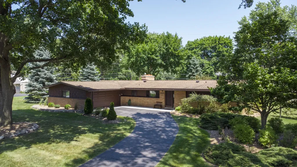 1521 Ledbury Drive Bloomfield Charter Township MI 48304