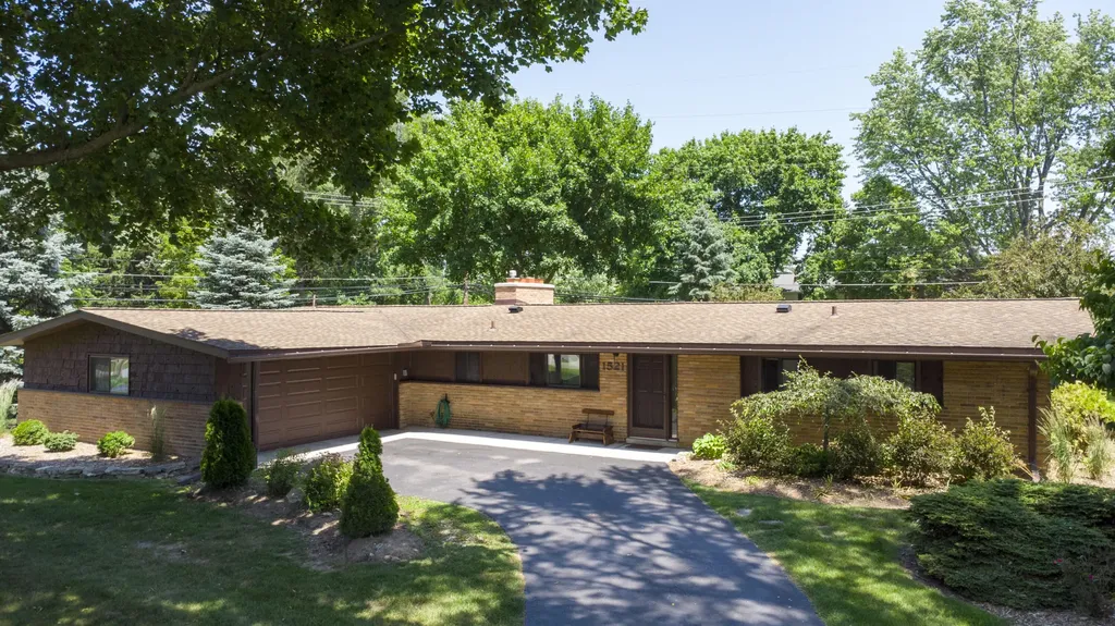 1521 Ledbury Drive Bloomfield Charter Township MI 48304