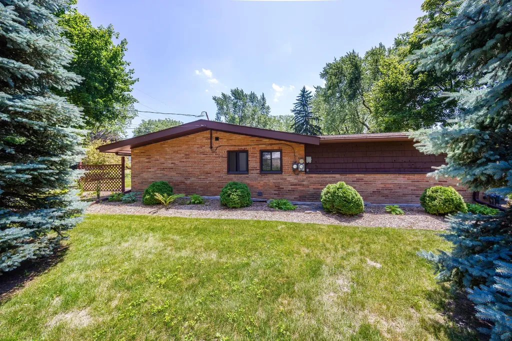 1521 Ledbury Drive Bloomfield Charter Township MI 48304