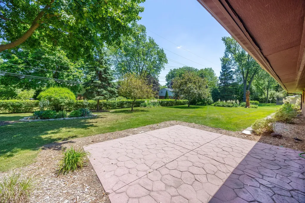 1521 Ledbury Drive Bloomfield Charter Township MI 48304