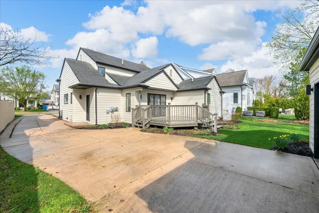1323 Washington Boulevard Birmingham City MI 48009