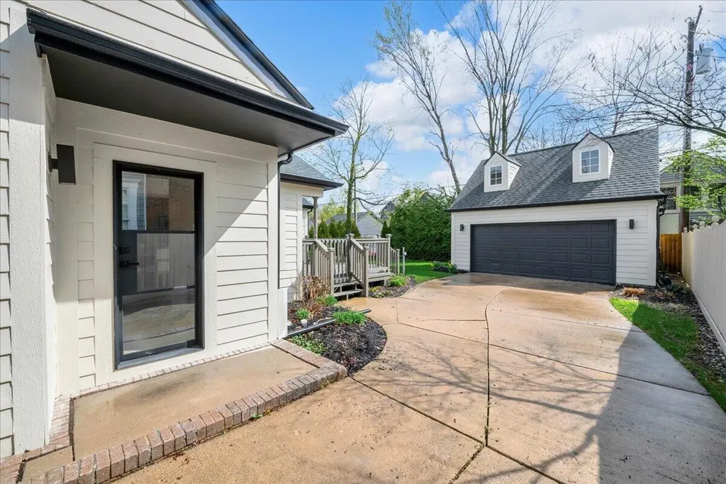 1323 Washington Boulevard Birmingham City MI 48009