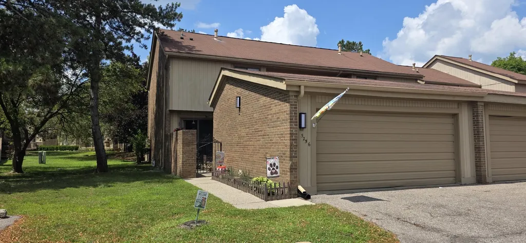 5256 Wright Way E West Bloomfield Charter Township MI 48322