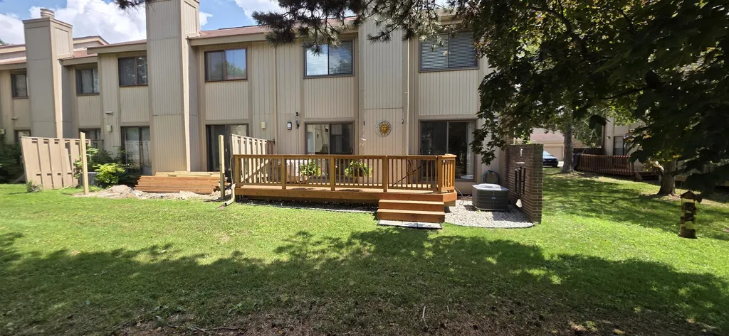5256 Wright Way E West Bloomfield Charter Township MI 48322