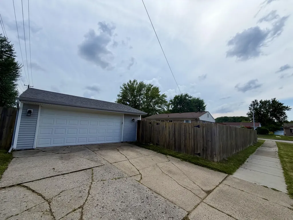 41559 Mc Kinley Street Belleville City MI 48111