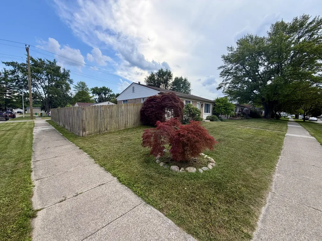 41559 Mc Kinley Street Belleville City MI 48111