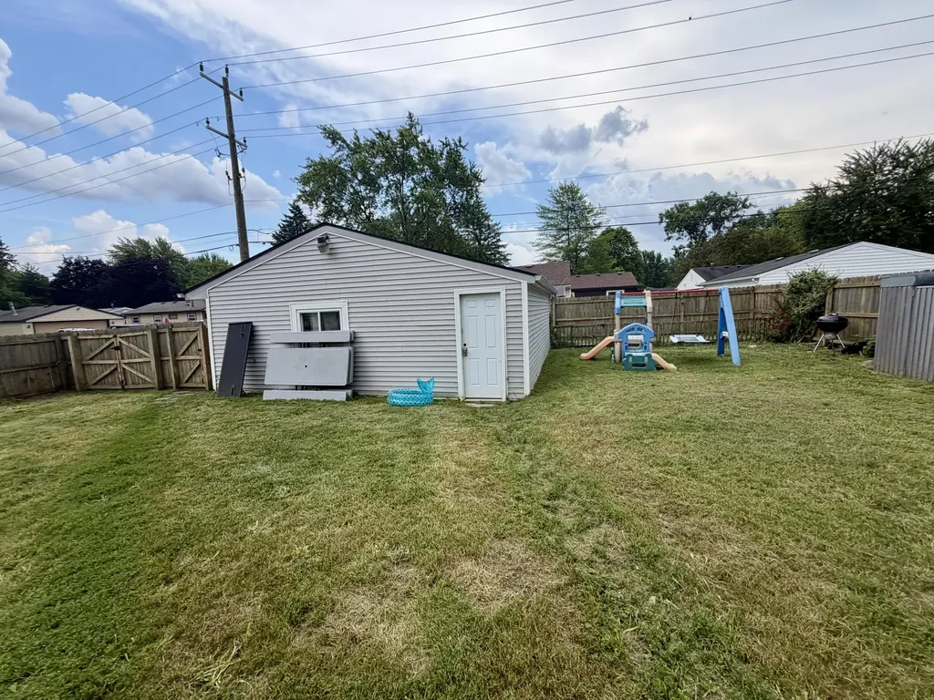 41559 Mc Kinley Street Belleville City MI 48111