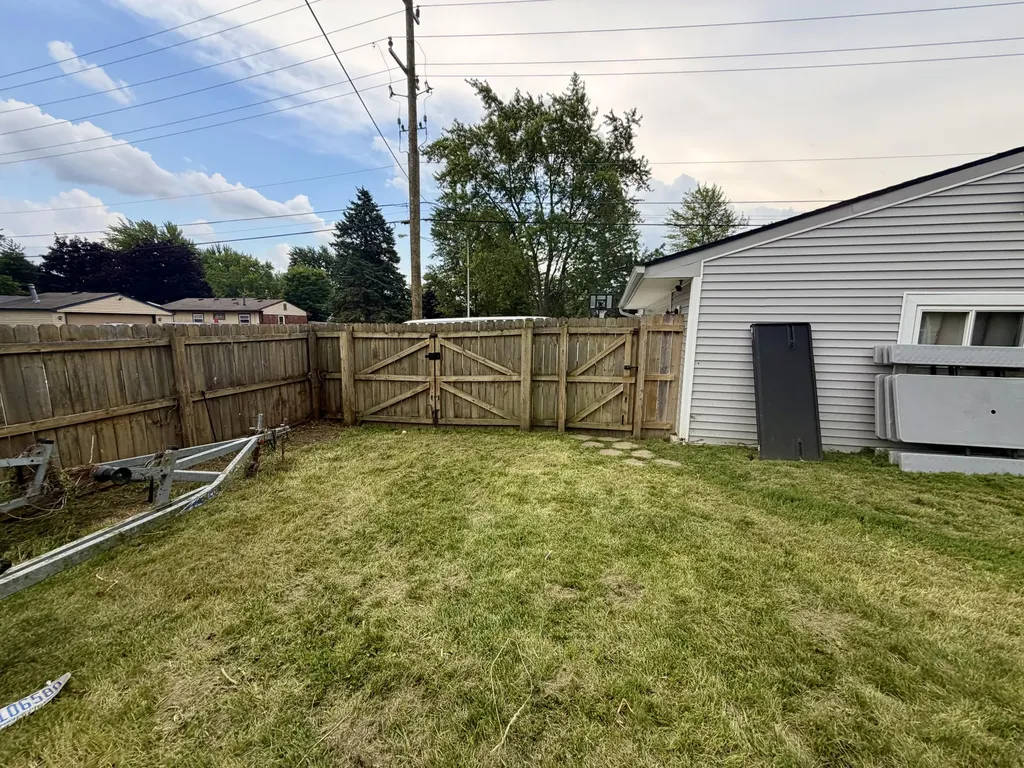 41559 Mc Kinley Street Belleville City MI 48111