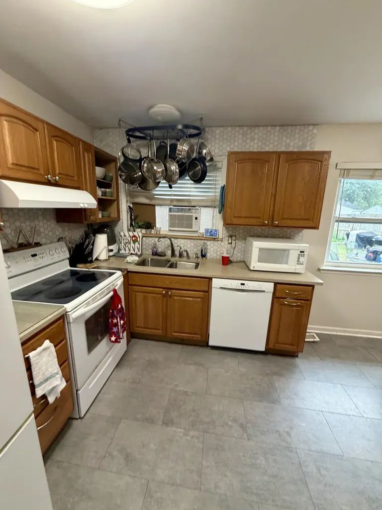 41559 Mc Kinley Street Belleville City MI 48111