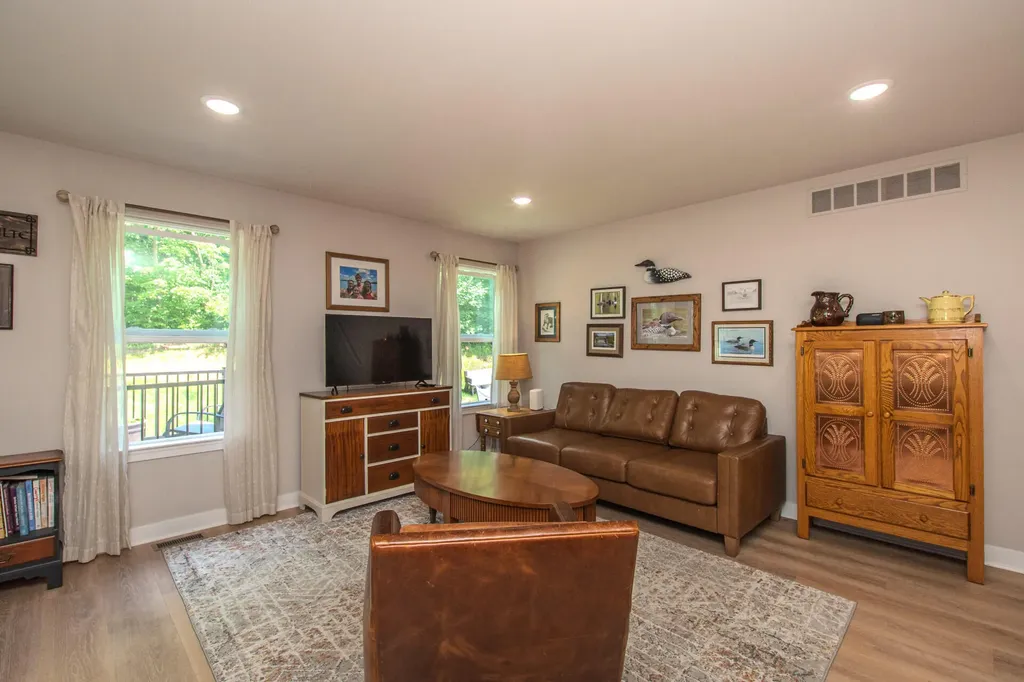 122 Parsons Lane Saline City MI 48176