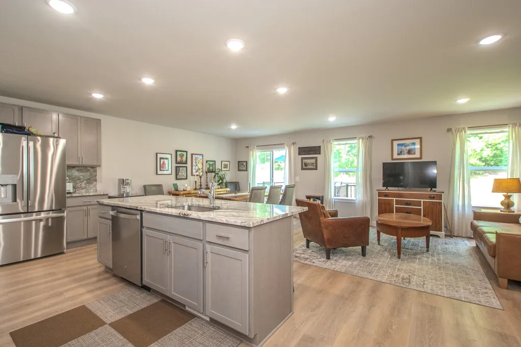 122 Parsons Lane Saline City MI 48176