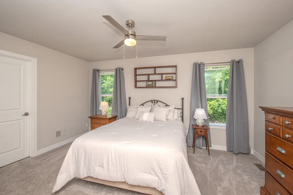 122 Parsons Lane Saline City MI 48176