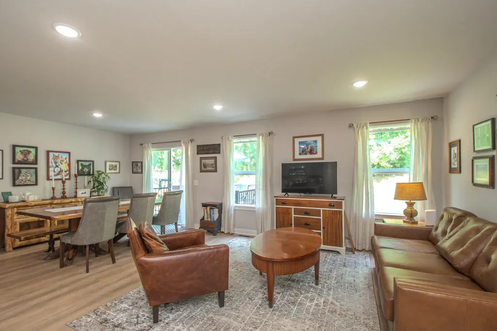 122 Parsons Lane Saline City MI 48176