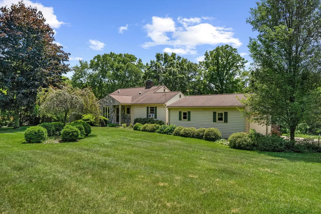 16009 Cavanaugh Lake Road Sylvan Township MI 48118