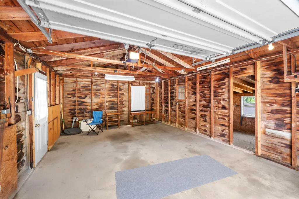16009 Cavanaugh Lake Road Sylvan Township MI 48118