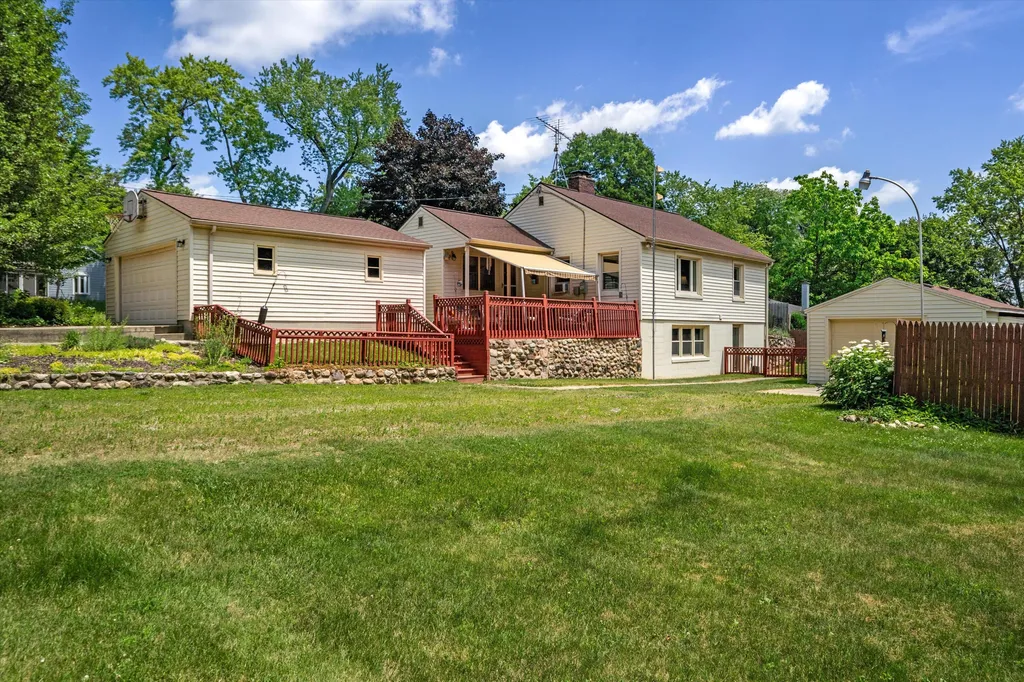 16009 Cavanaugh Lake Road Sylvan Township MI 48118