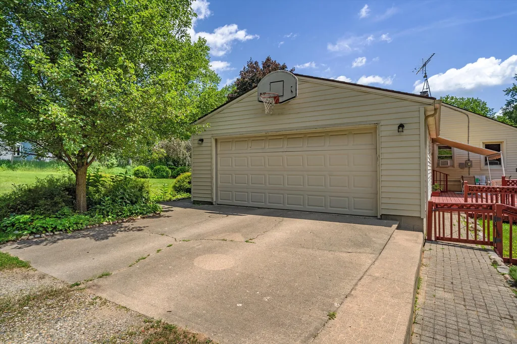 16009 Cavanaugh Lake Road Sylvan Township MI 48118