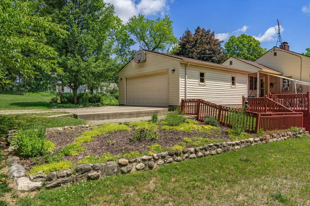 16009 Cavanaugh Lake Road Sylvan Township MI 48118