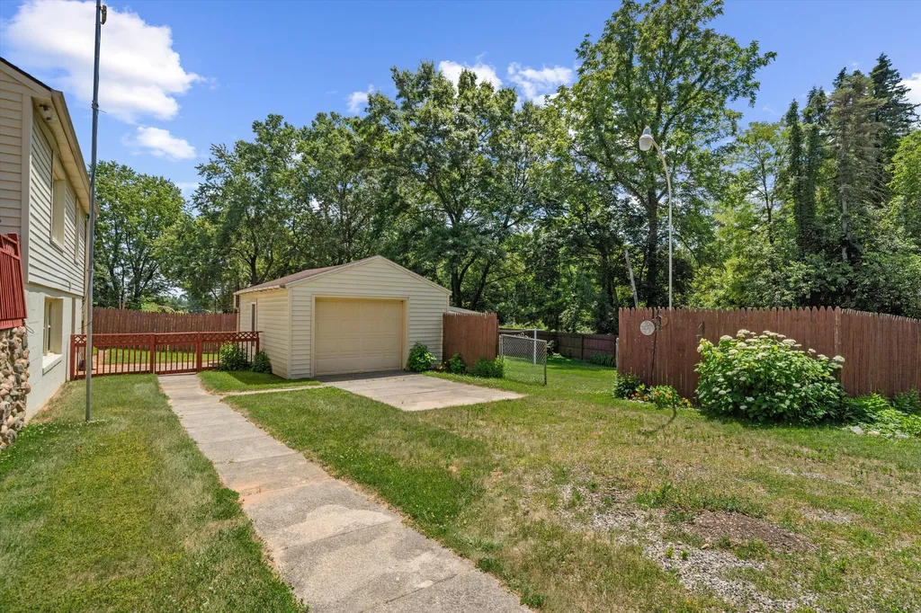 16009 Cavanaugh Lake Road Sylvan Township MI 48118