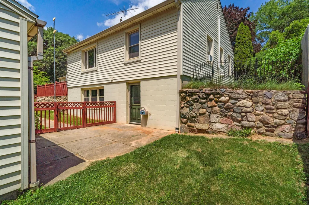 16009 Cavanaugh Lake Road Sylvan Township MI 48118