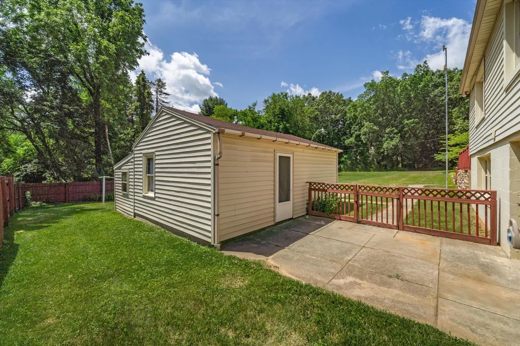 16009 Cavanaugh Lake Road Sylvan Township MI 48118