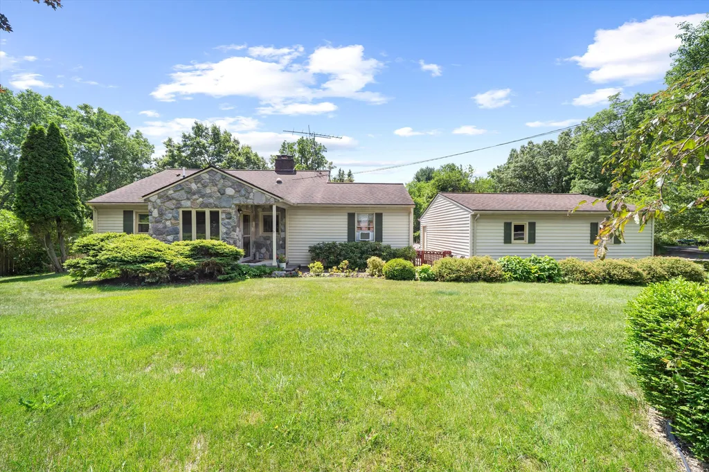 16009 Cavanaugh Lake Road Sylvan Township MI 48118