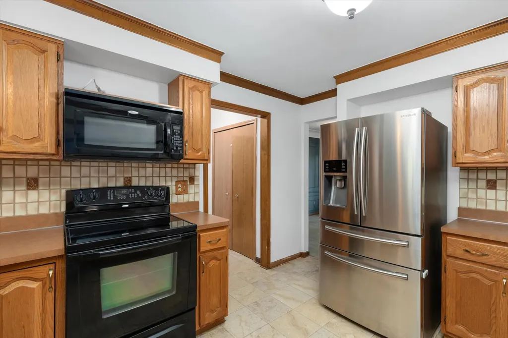37731 W Meadowhill Drive Farmington Hills City MI 48167