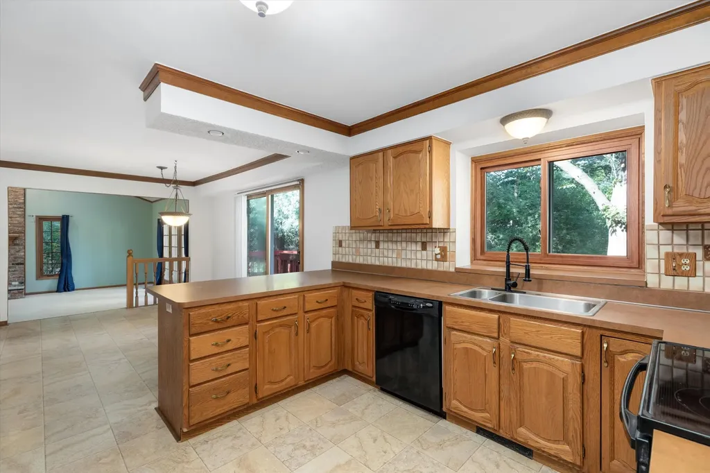 37731 W Meadowhill Drive Farmington Hills City MI 48167