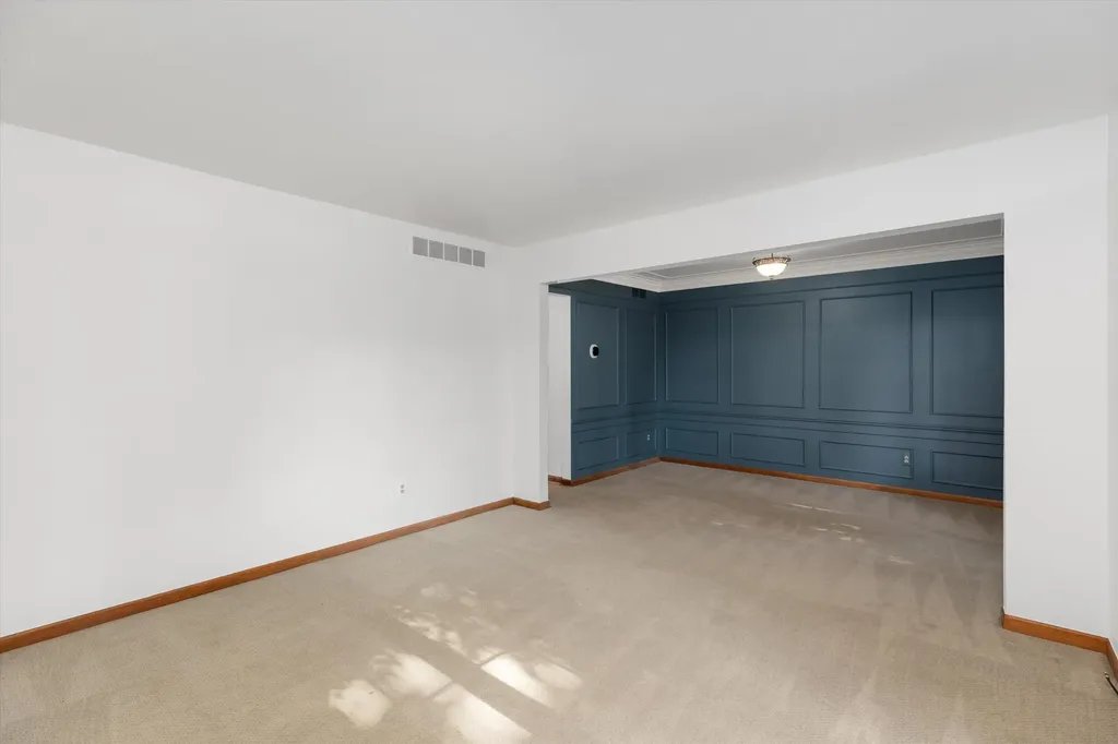 37731 W Meadowhill Drive Farmington Hills City MI 48167