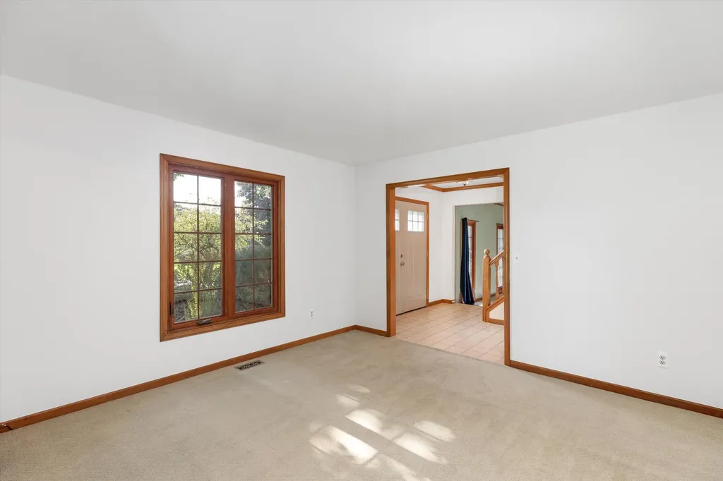 37731 W Meadowhill Drive Farmington Hills City MI 48167