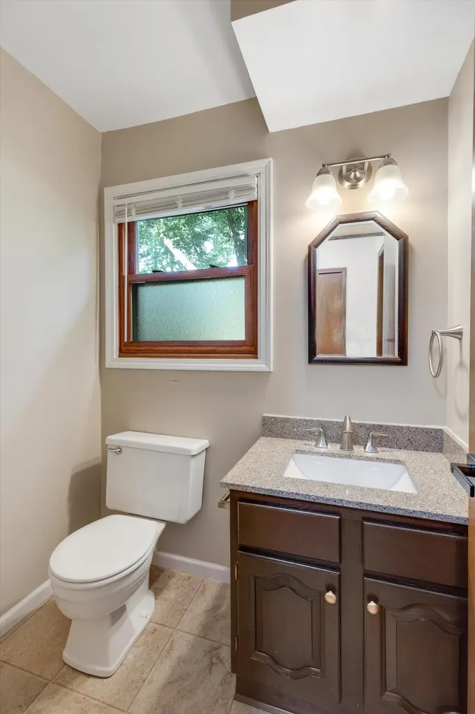 37731 W Meadowhill Drive Farmington Hills City MI 48167