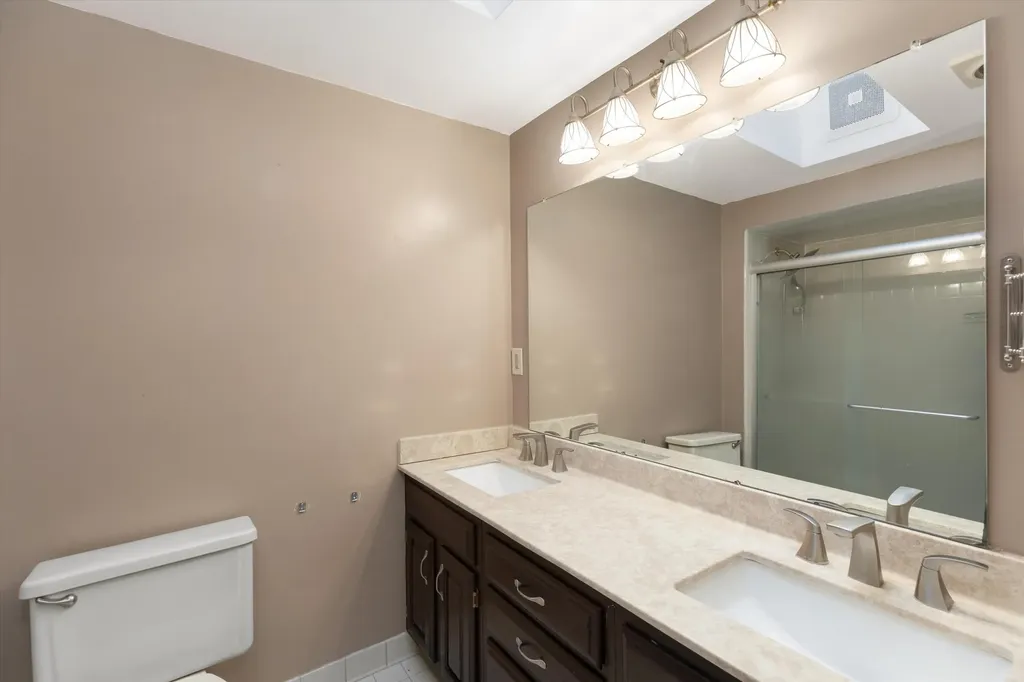 37731 W Meadowhill Drive Farmington Hills City MI 48167